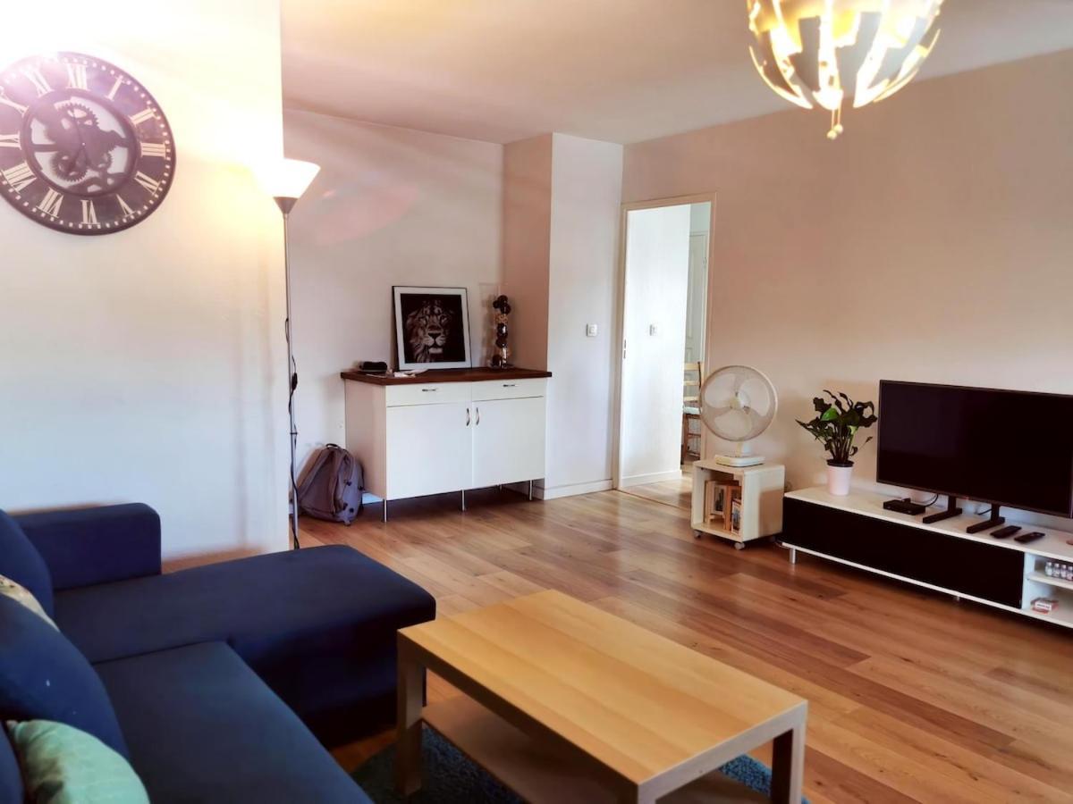 Pleasant Entire In With Parking Appartement
