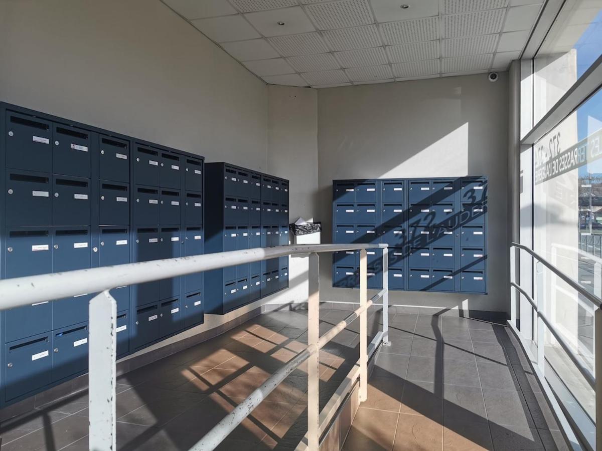 Pleasant Entire In With Parking Appartement