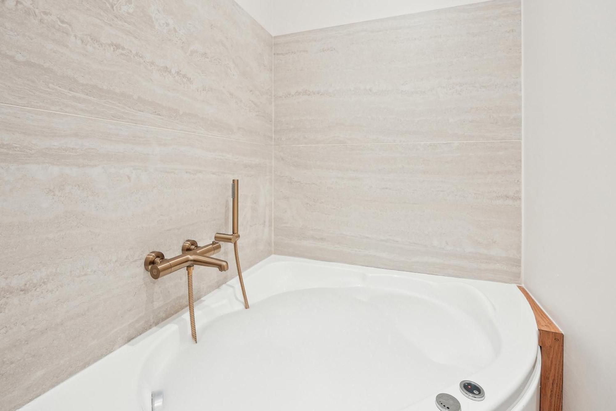 Lavie Maison & Hot Tub *