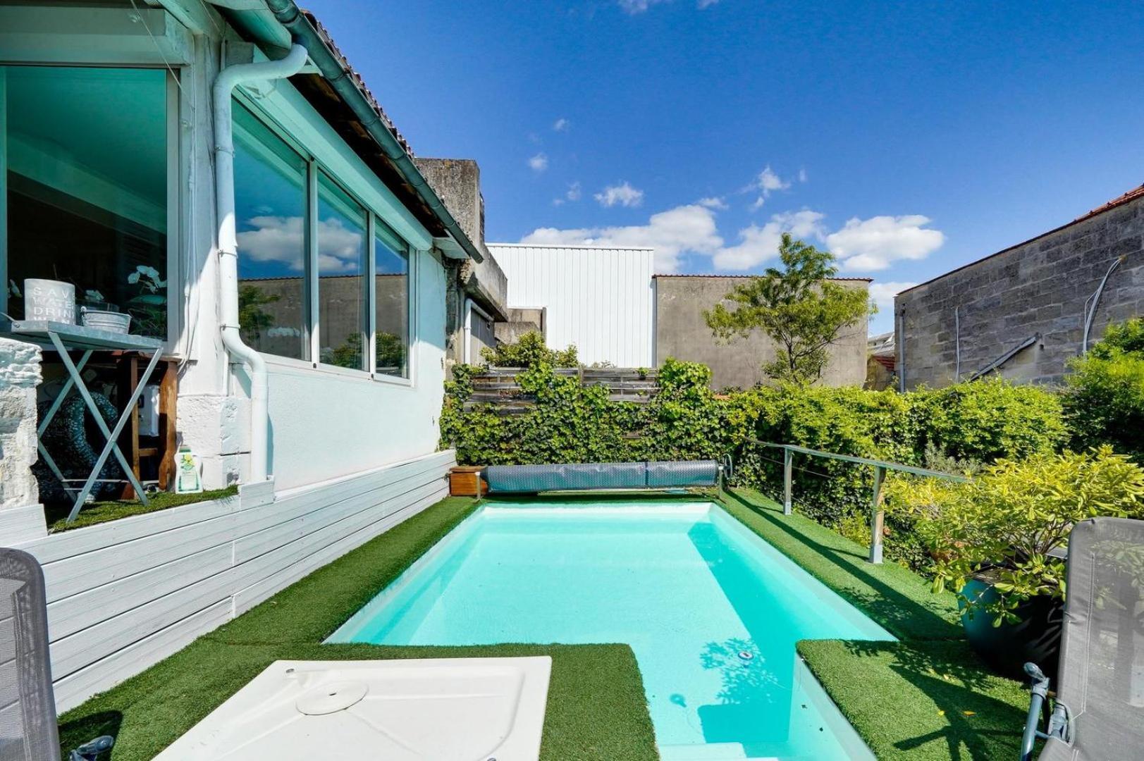 Family House With Pool