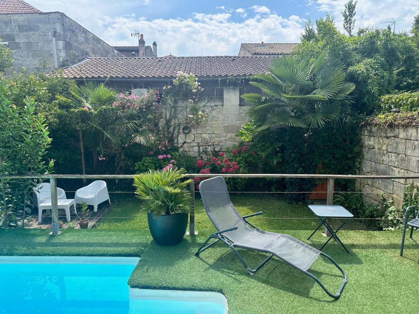 Сasa de vacaciones Family House With Pool *