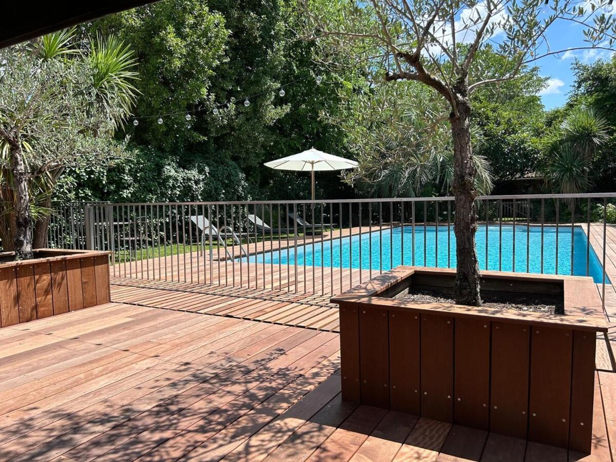 Family In With Large Pool *