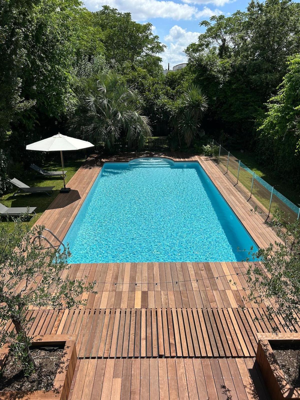 Villa Family In With Large Pool Bordeaux