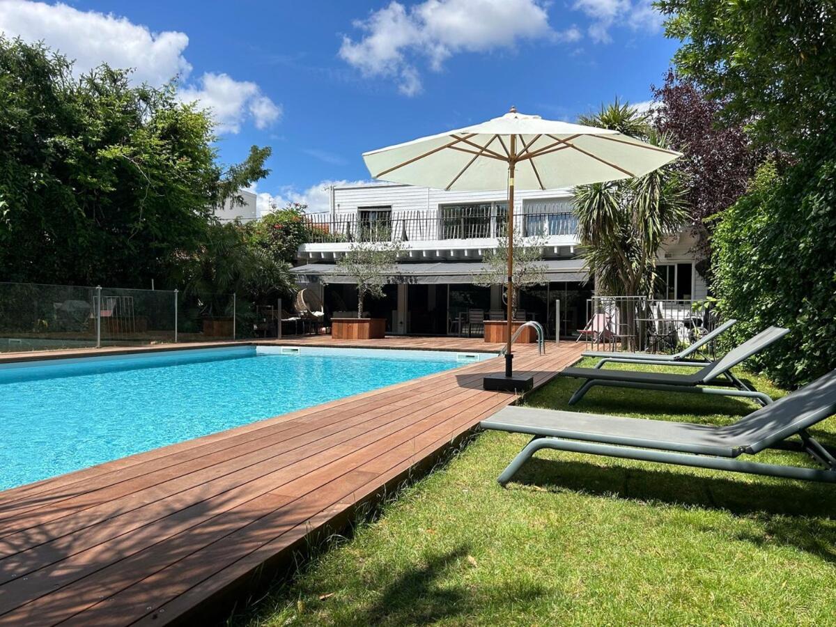Family In With Large Pool Villa
