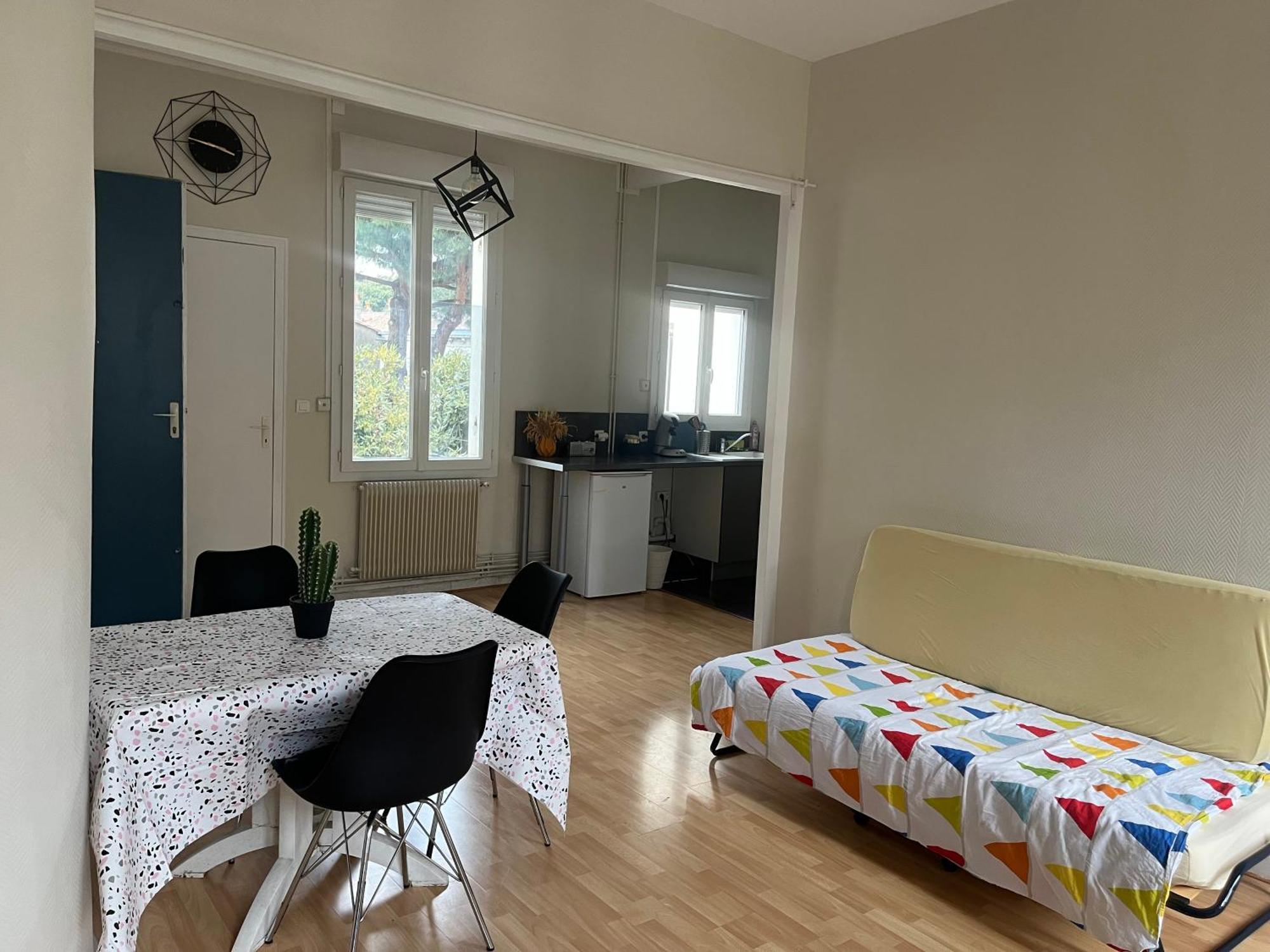 Apartment Deniz Bordeaux