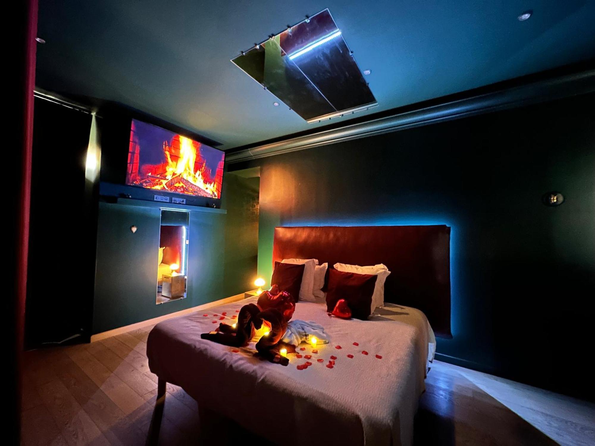 Mieuxqualhotel Jacuzzi Privatif Velvet Desire Apartment