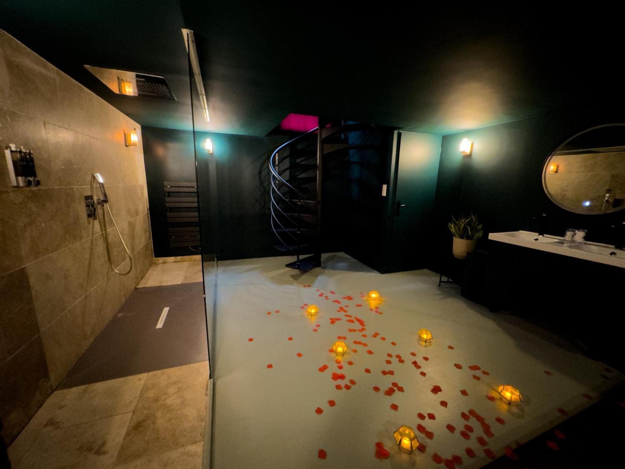 Mieuxqualhotel Jacuzzi Privatif Velvet Desire