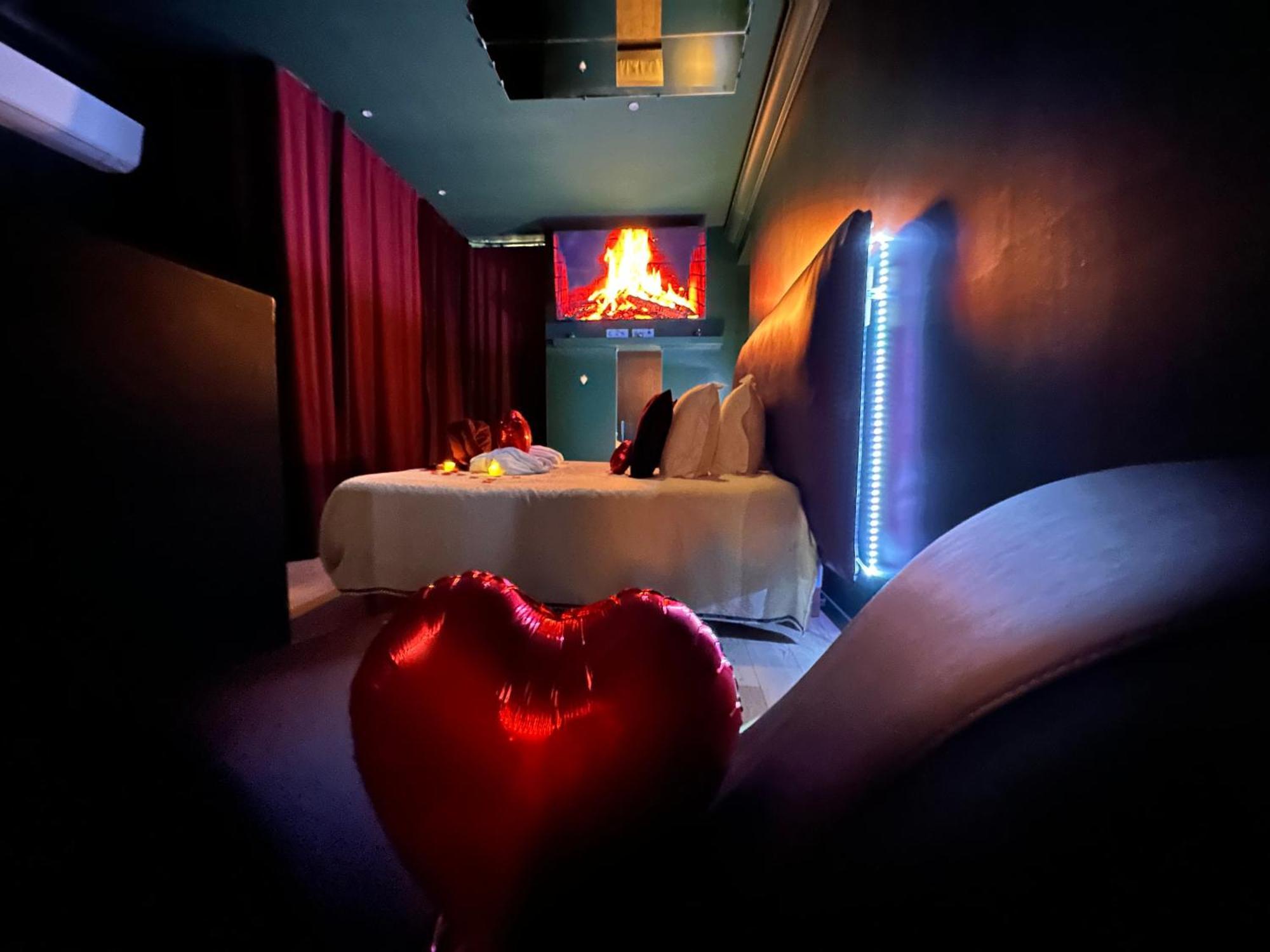 Apartment Mieuxqualhotel Jacuzzi Privatif Velvet Desire