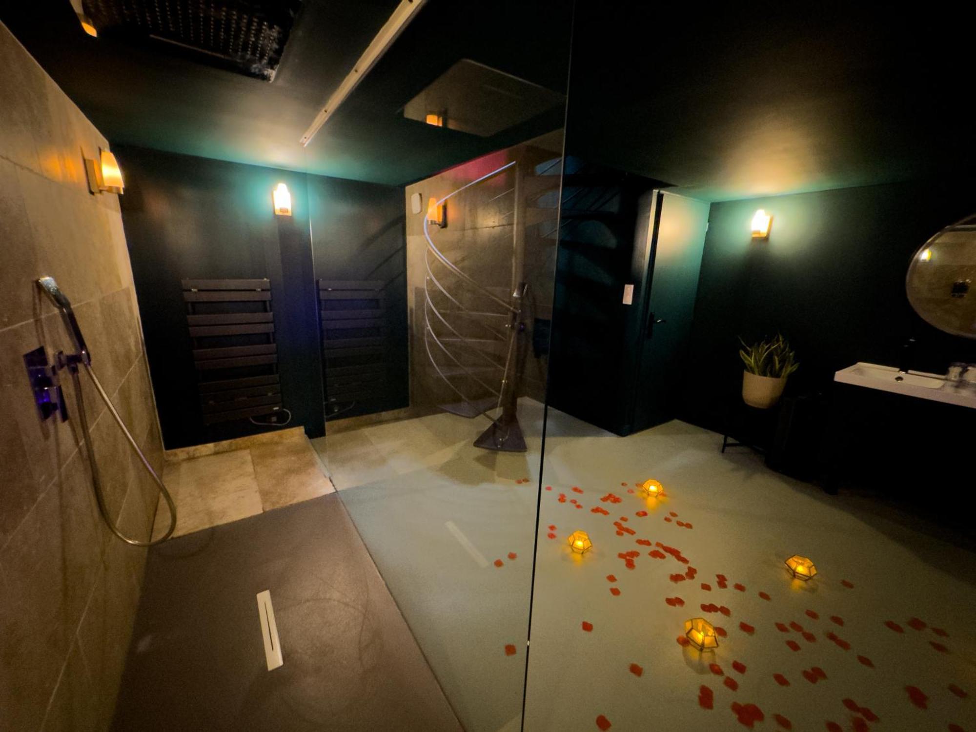 Mieuxqualhotel Jacuzzi Privatif Velvet Desire Apartment *
