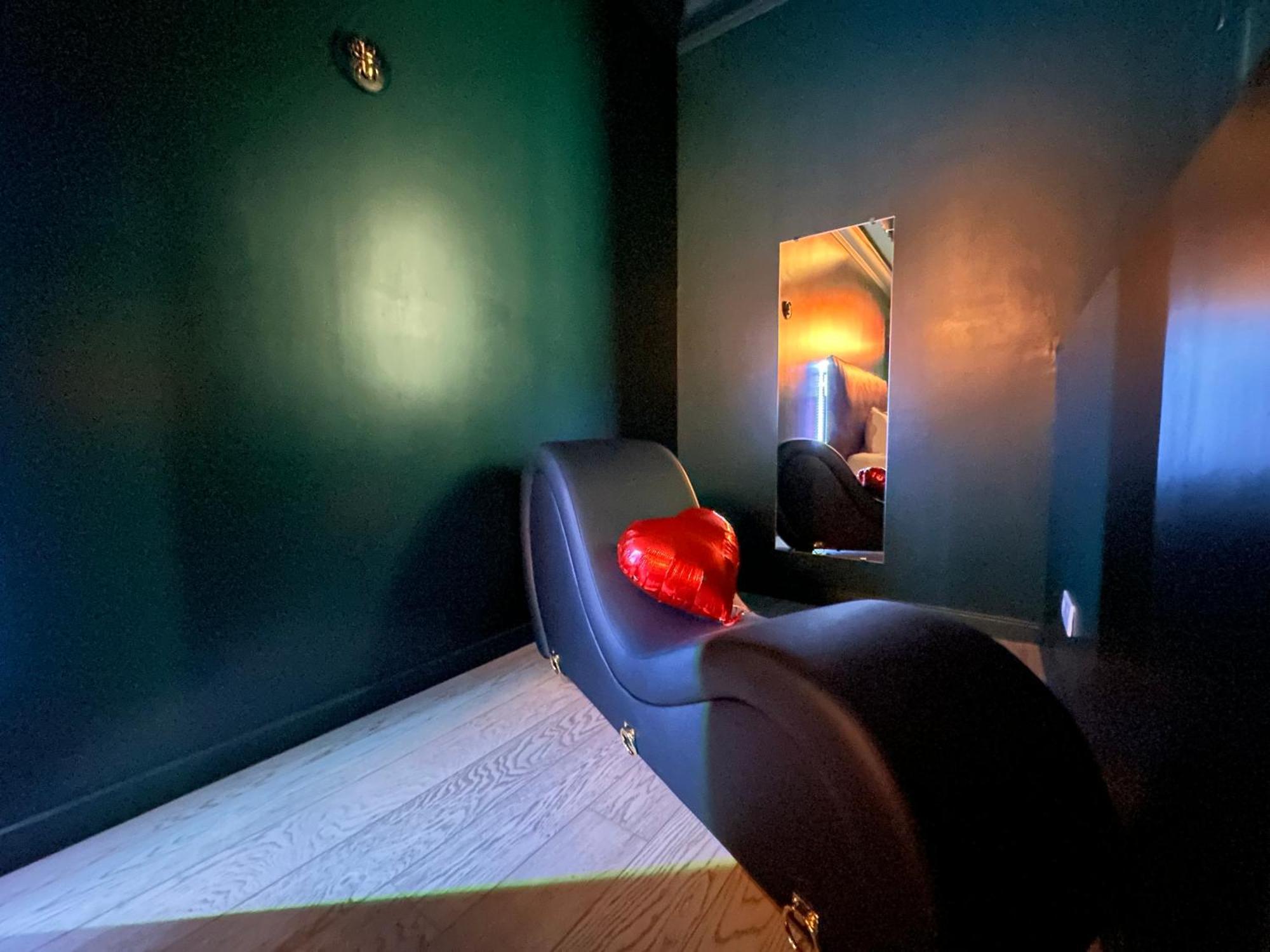 Mieuxqualhotel Jacuzzi Privatif Velvet Desire Bordeaux