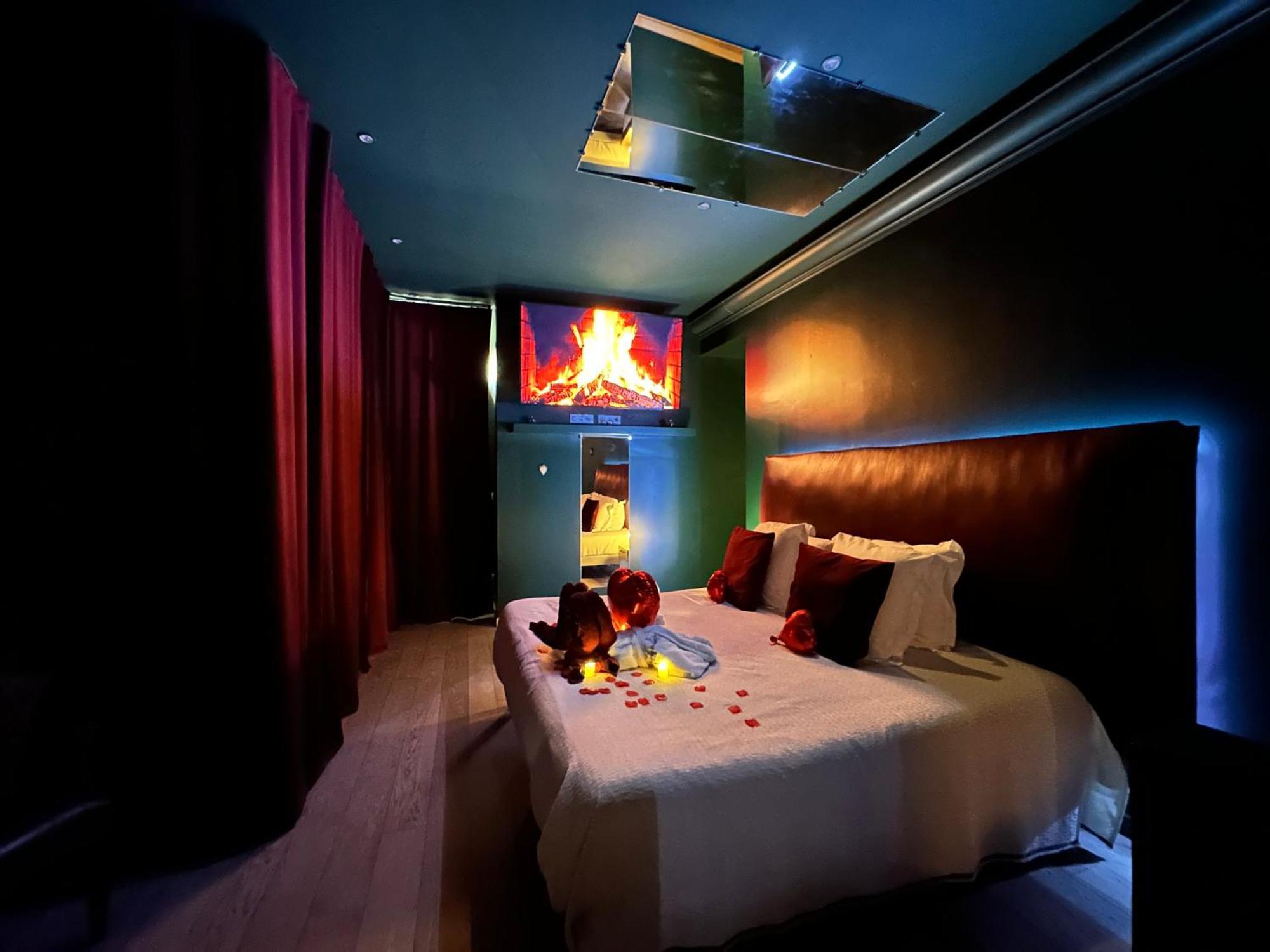 Mieuxqualhotel Jacuzzi Privatif Velvet Desire * Bordeaux