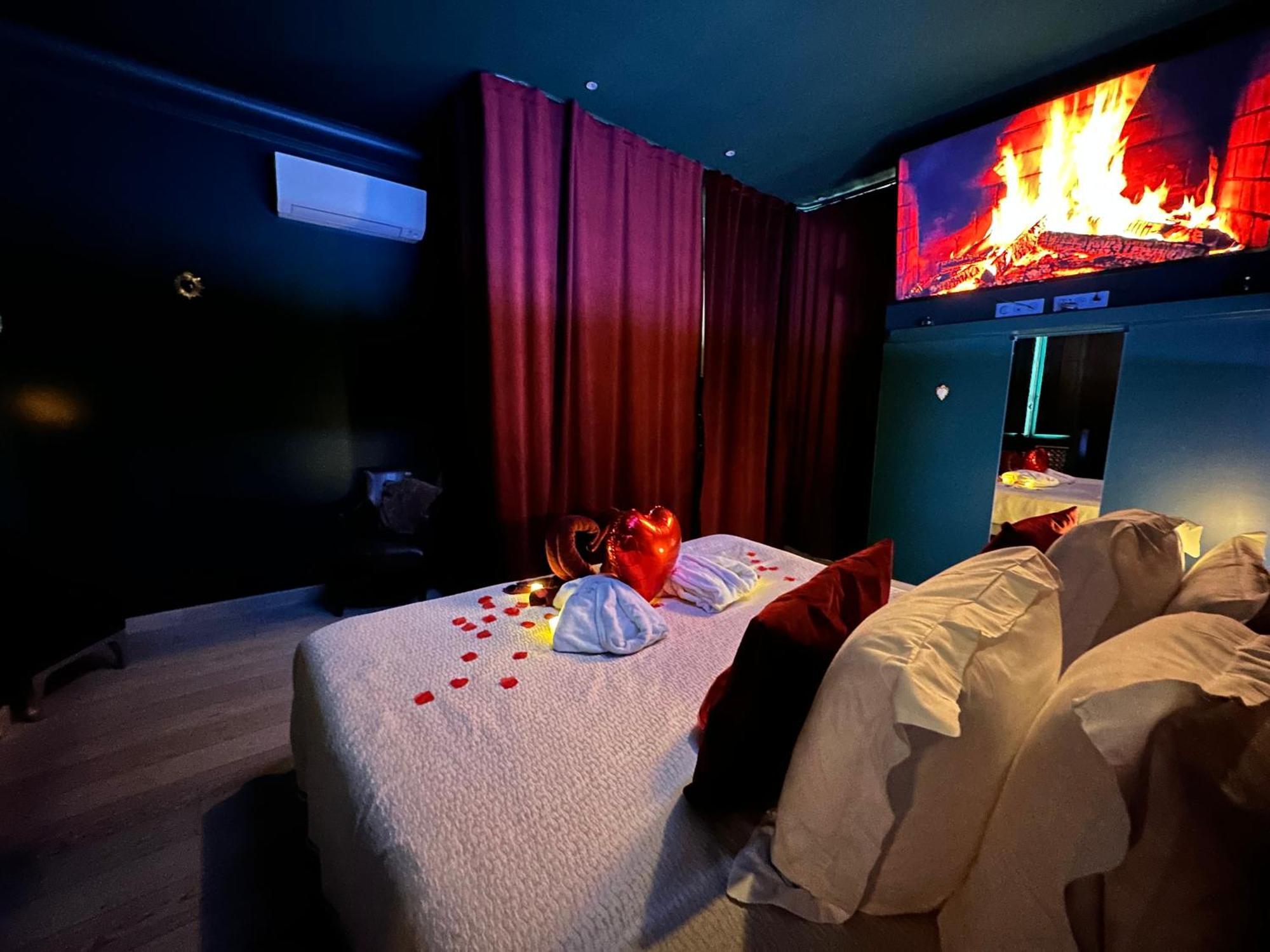 Mieuxqualhotel Jacuzzi Privatif Velvet Desire Apartment