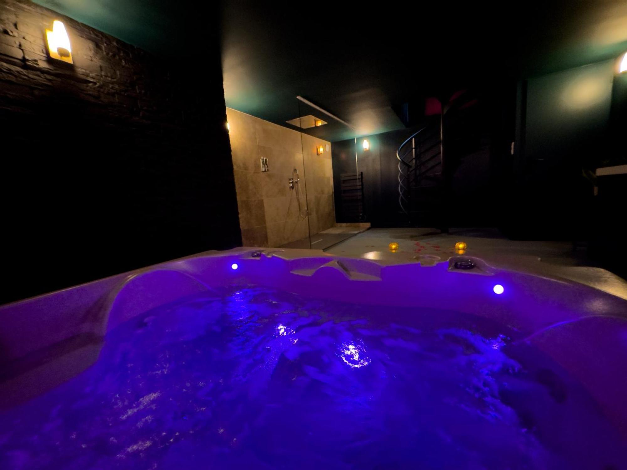 Apartment Mieuxqualhotel Jacuzzi Privatif Velvet Desire