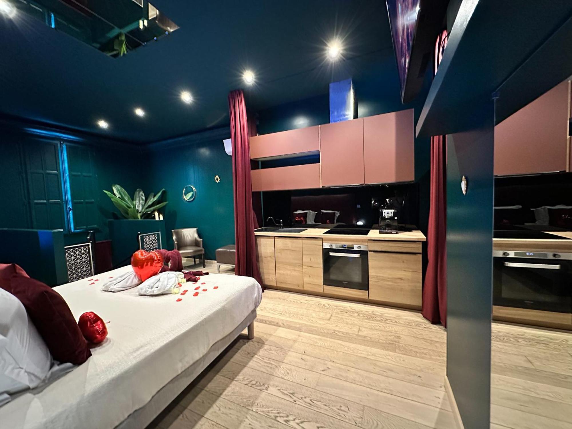 Mieuxqualhotel Jacuzzi Privatif Velvet Desire Apartment *