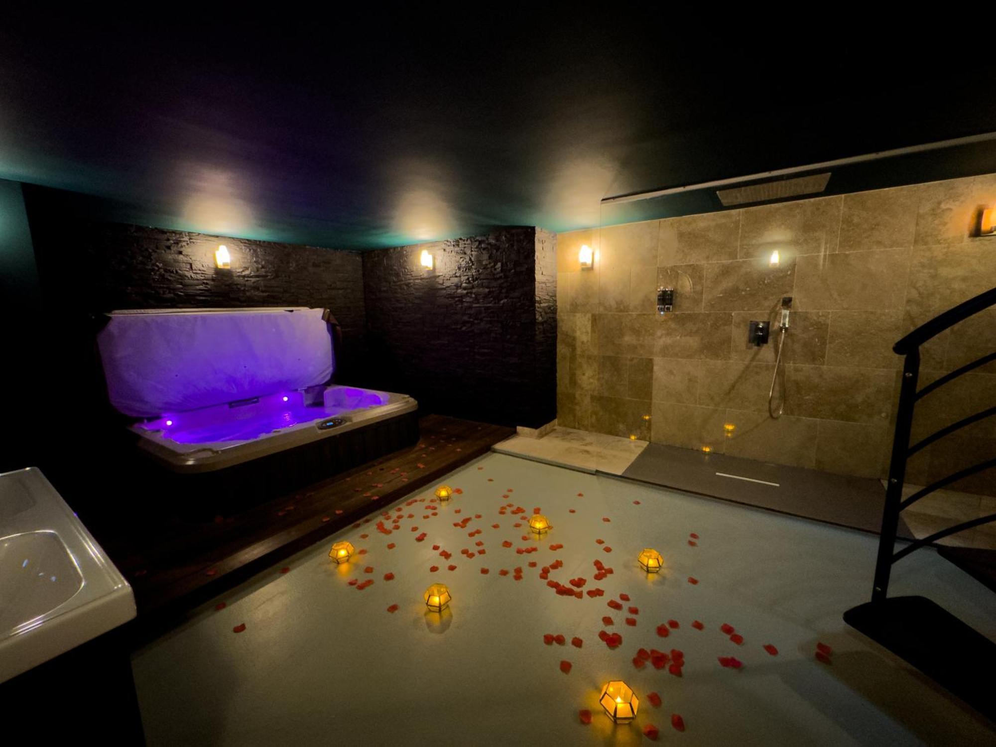 Apartment Mieuxqualhotel Jacuzzi Privatif Velvet Desire *