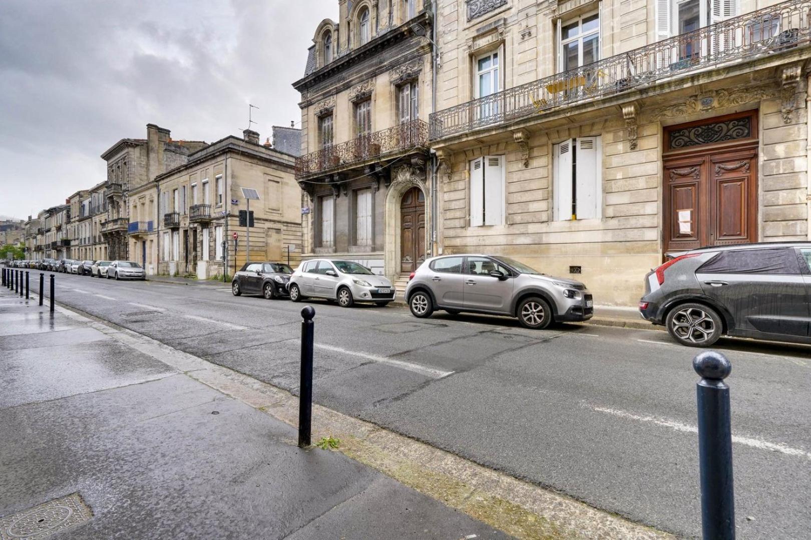 Appartement Charming, Modern Flat With Private Parking