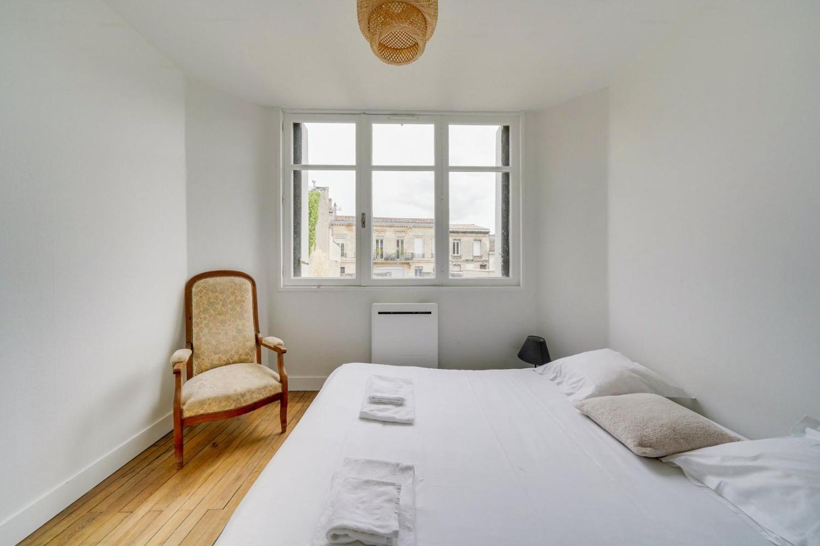 Charming, Modern Flat With Private Parking