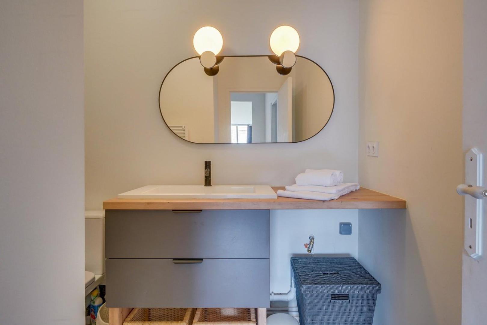 Charming, Modern Flat With Private Parking Appartement Bordeaux