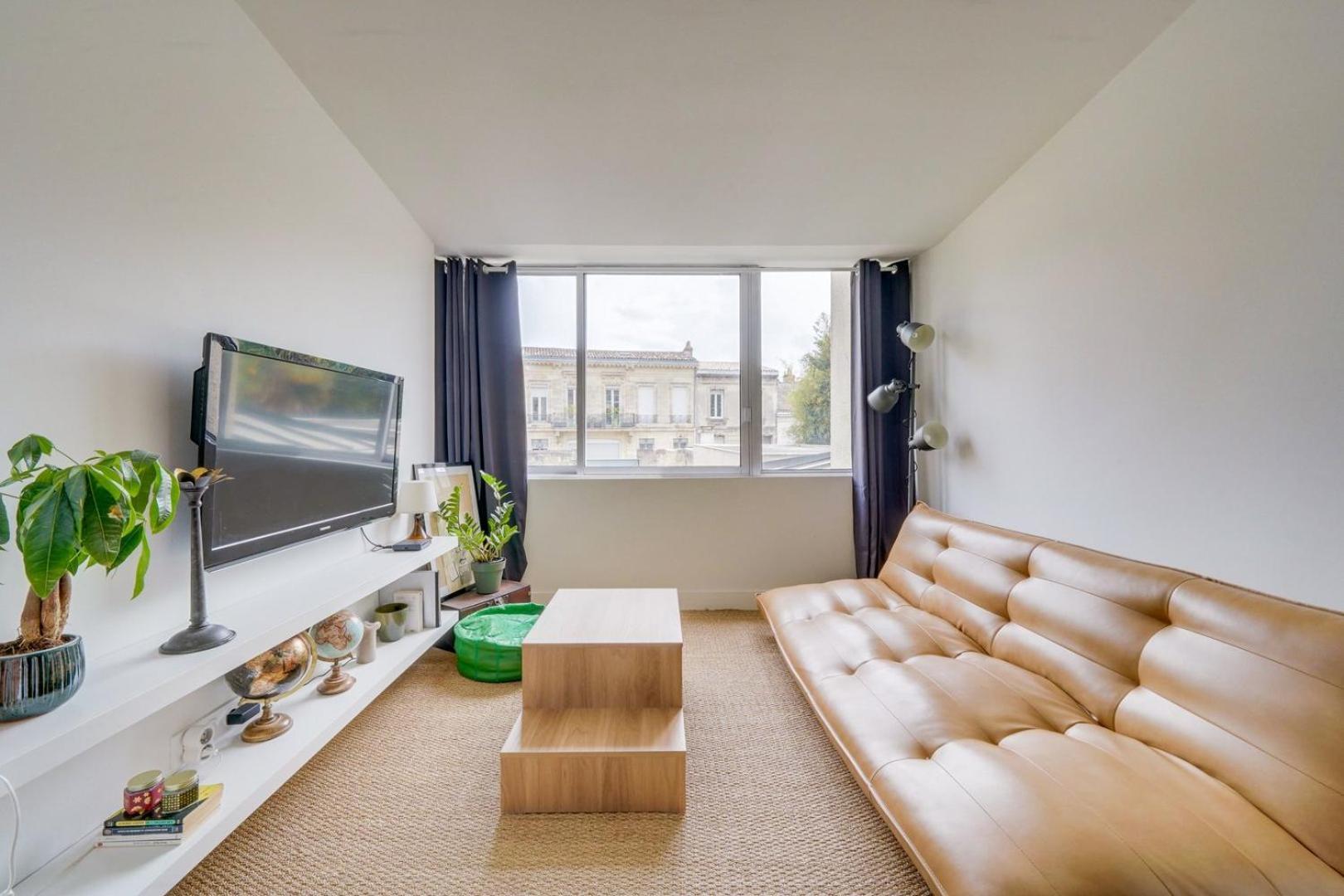 Appartement Charming, Modern Flat With Private Parking