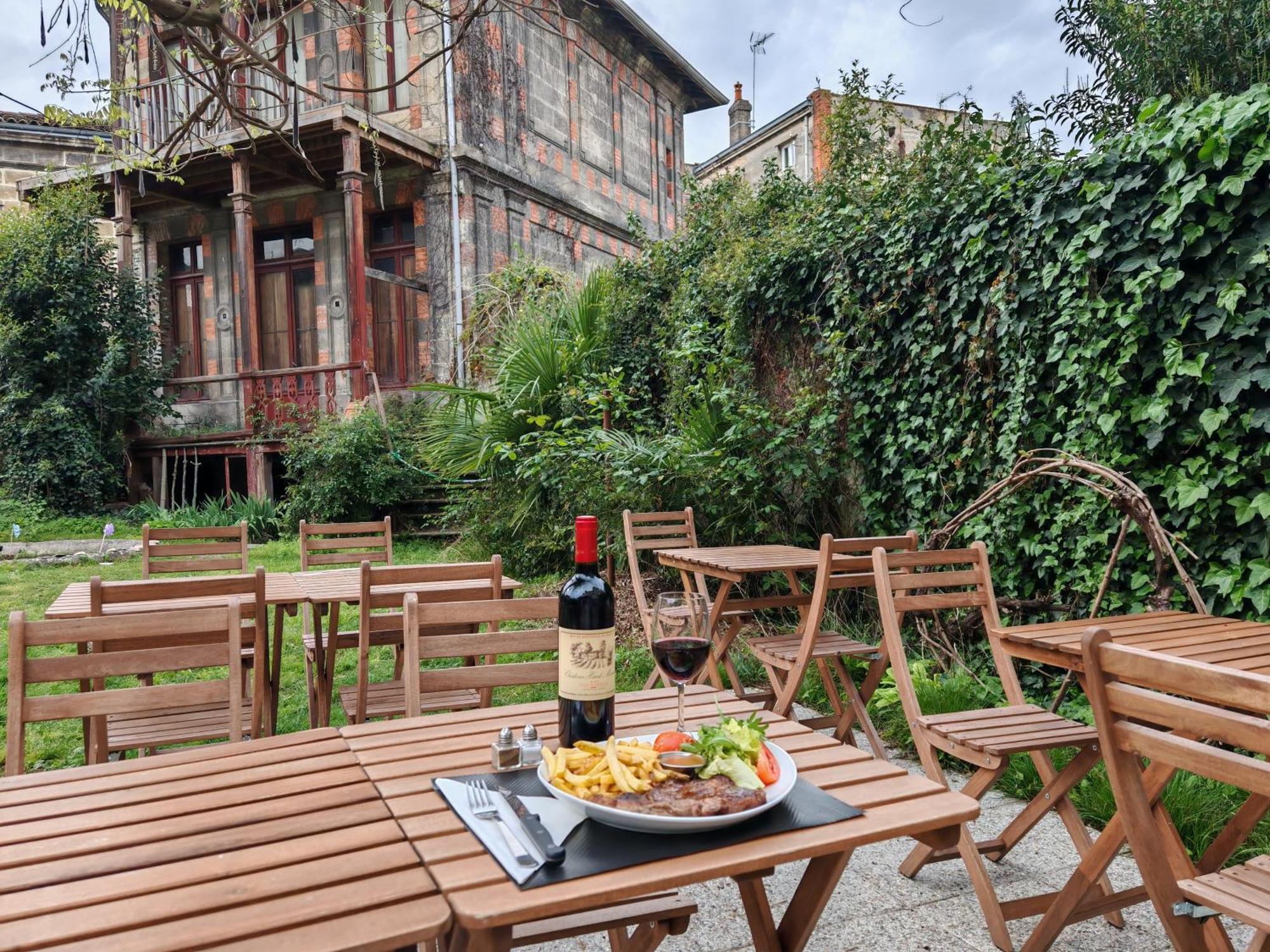 Le Jardin Cafe Bed and breakfast Burdeos