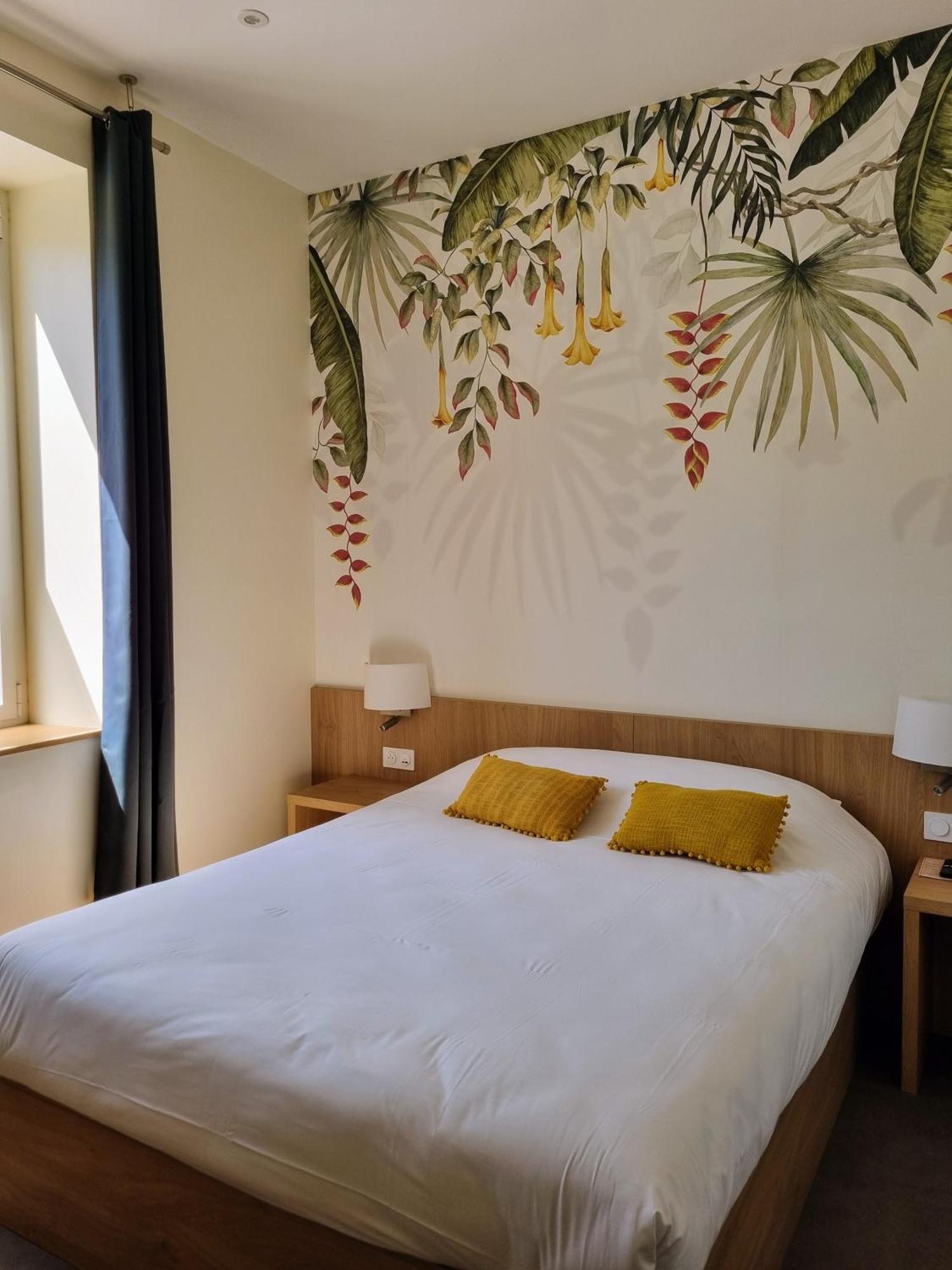 Bloom Bar & Garden Hostel Bordeaux