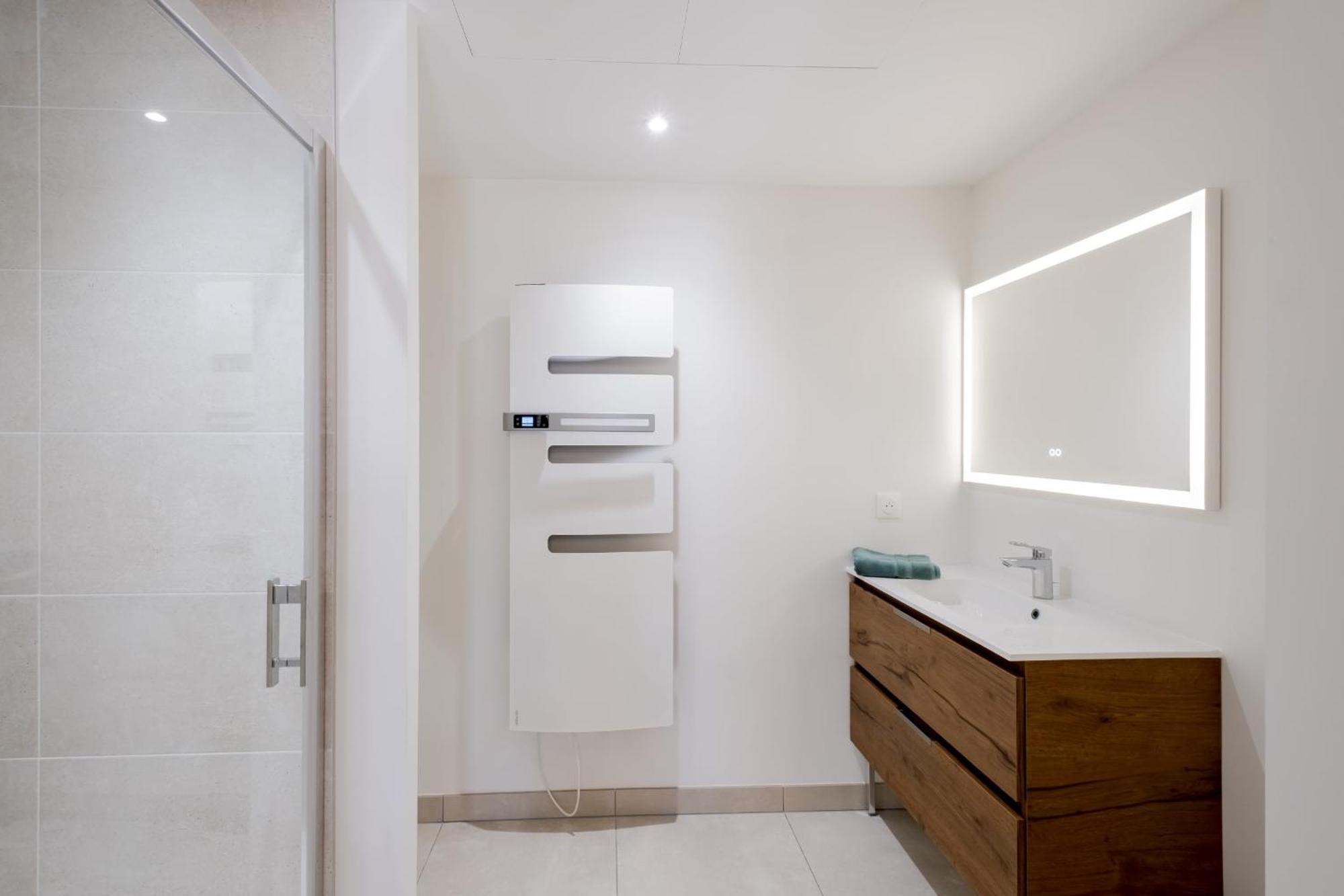 Spacious 4br With Lovely Balcony Apartment