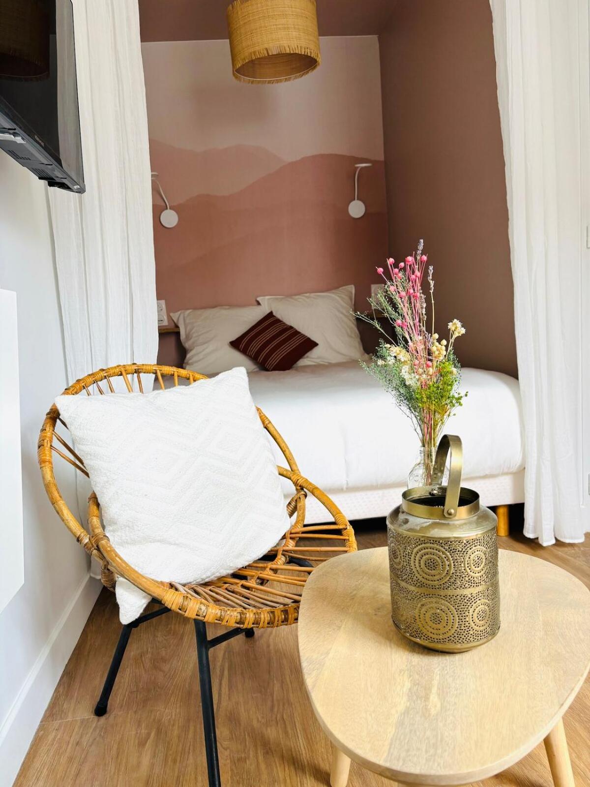 L Atelier - Near Hospital Centers *