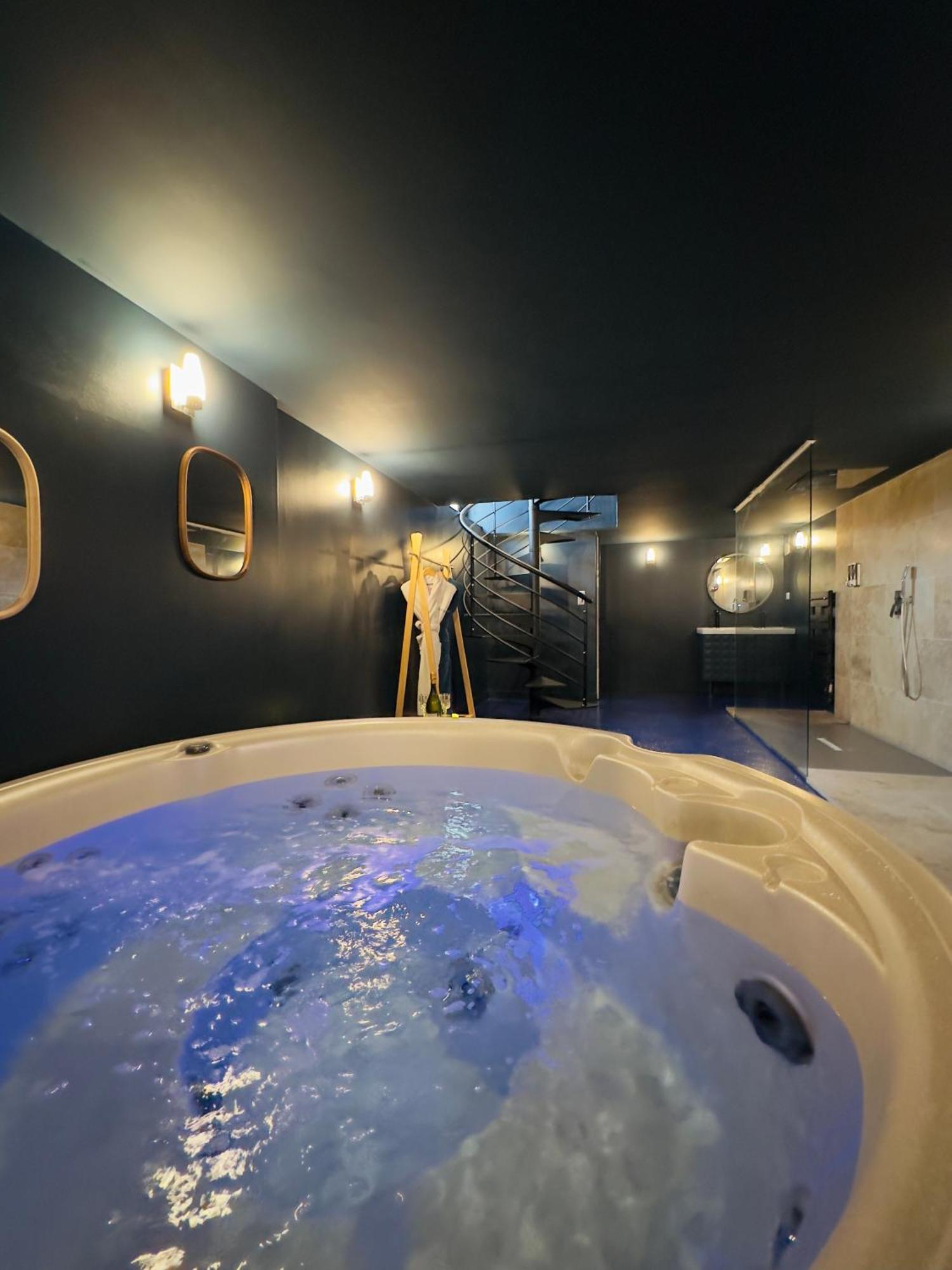 Mieuxqualhotel Jacuzzi Privatif La Parenthese
