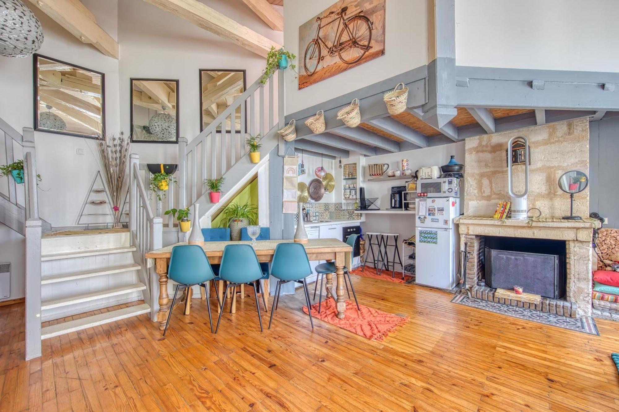 Plein Centre Duplex Apartment