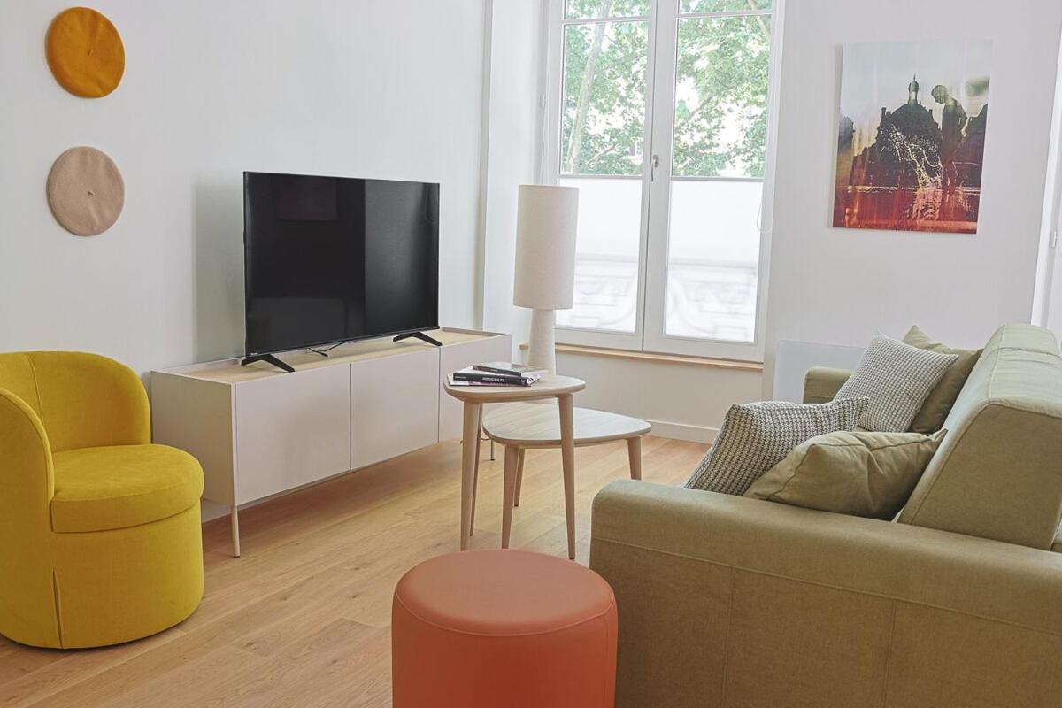 Apartment La Des Martyrs - Centre - Elegant *