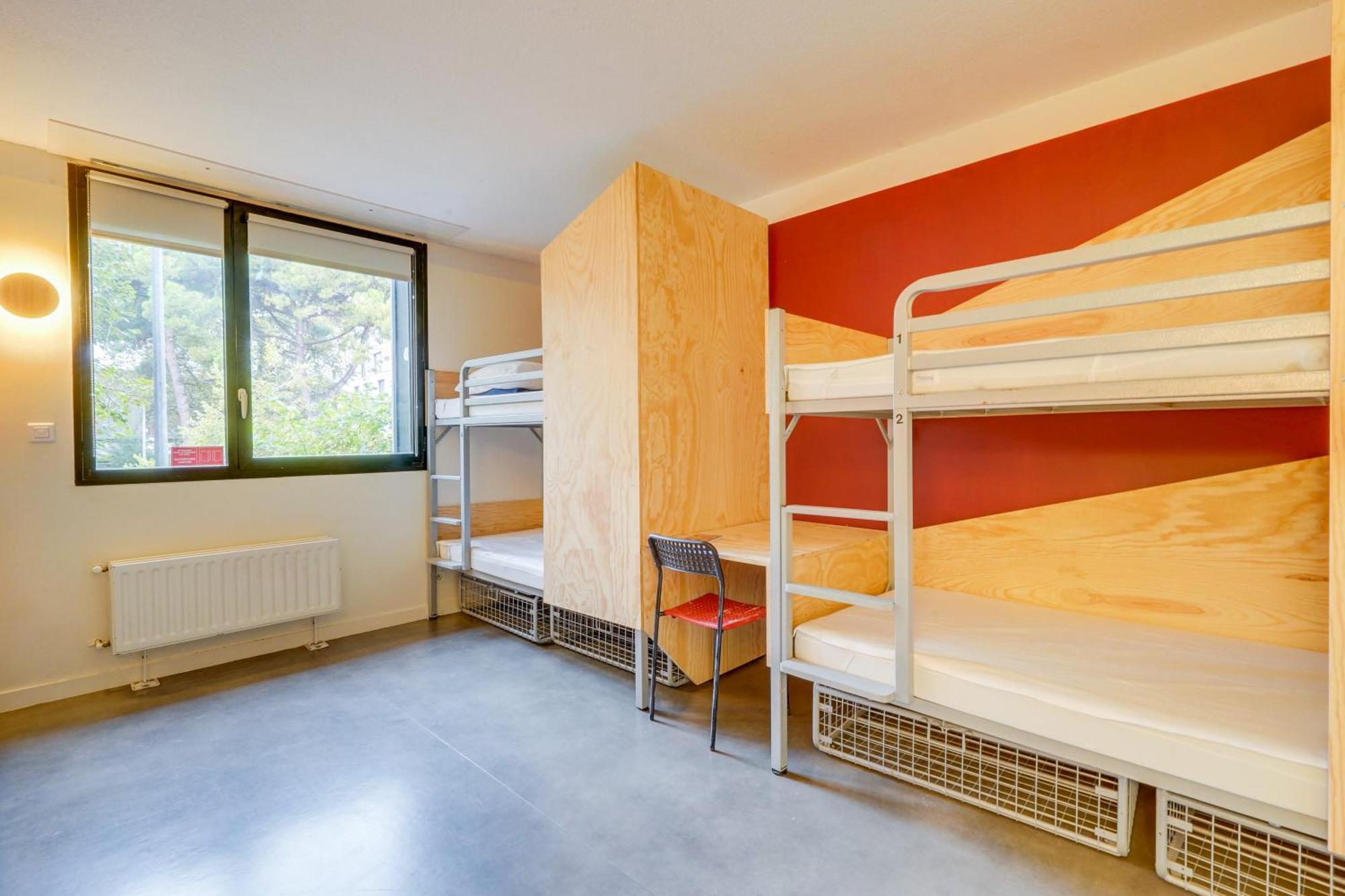 Hostal Auberge De Jeunesse Barbey - Youth Hostel Bordeaux Burdeos