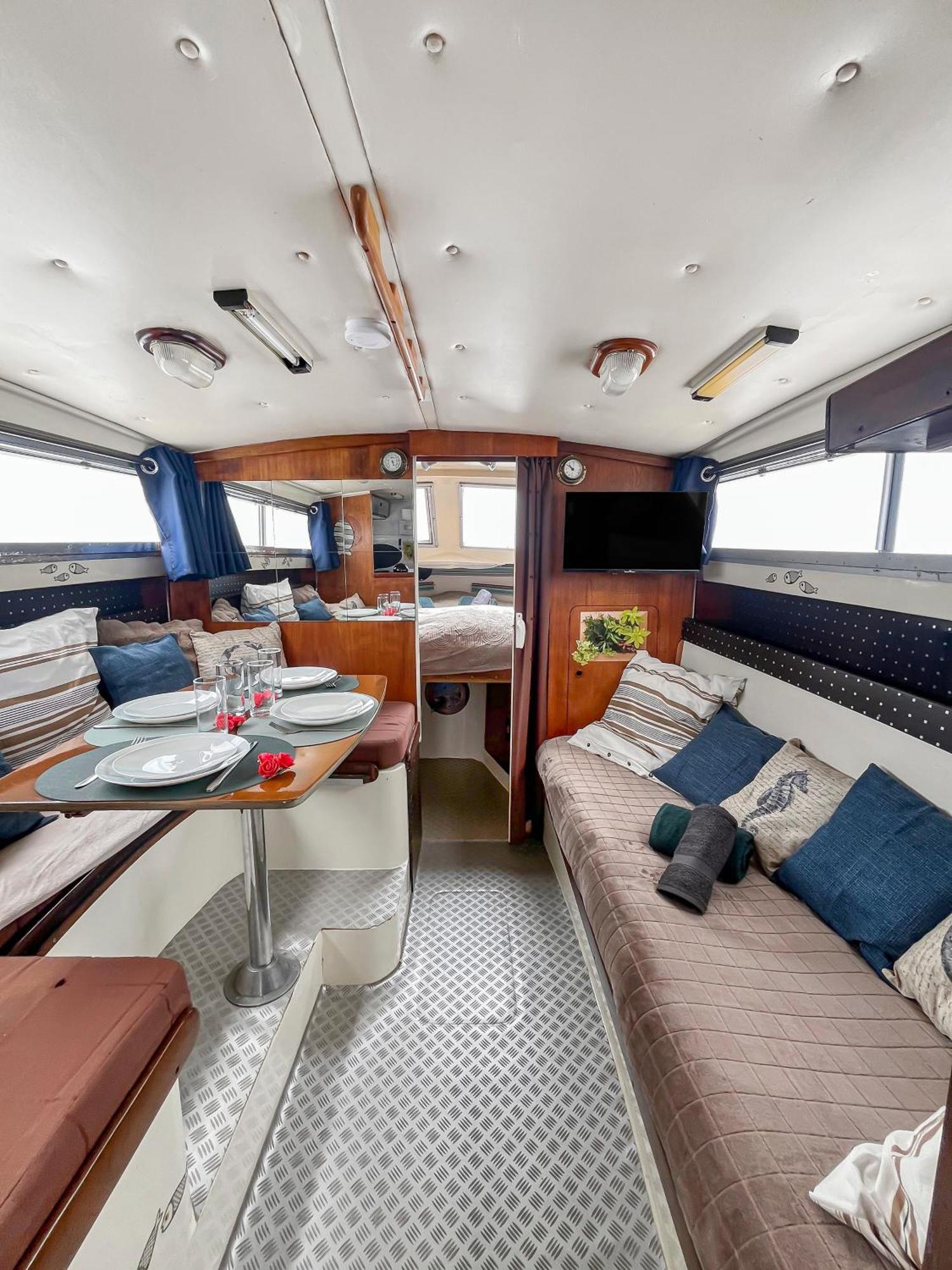 Nuit Insolite Sur Un Bateau Au Coeur De Hotel en barco