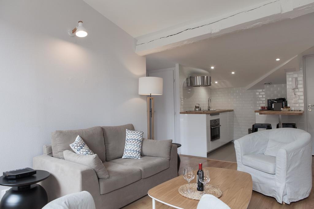 Apartment Grand Theatre Bright