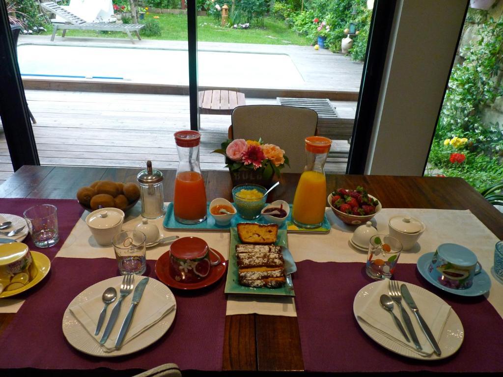Saint Genes - Chambres Et Table D'hotes Bed and breakfast *