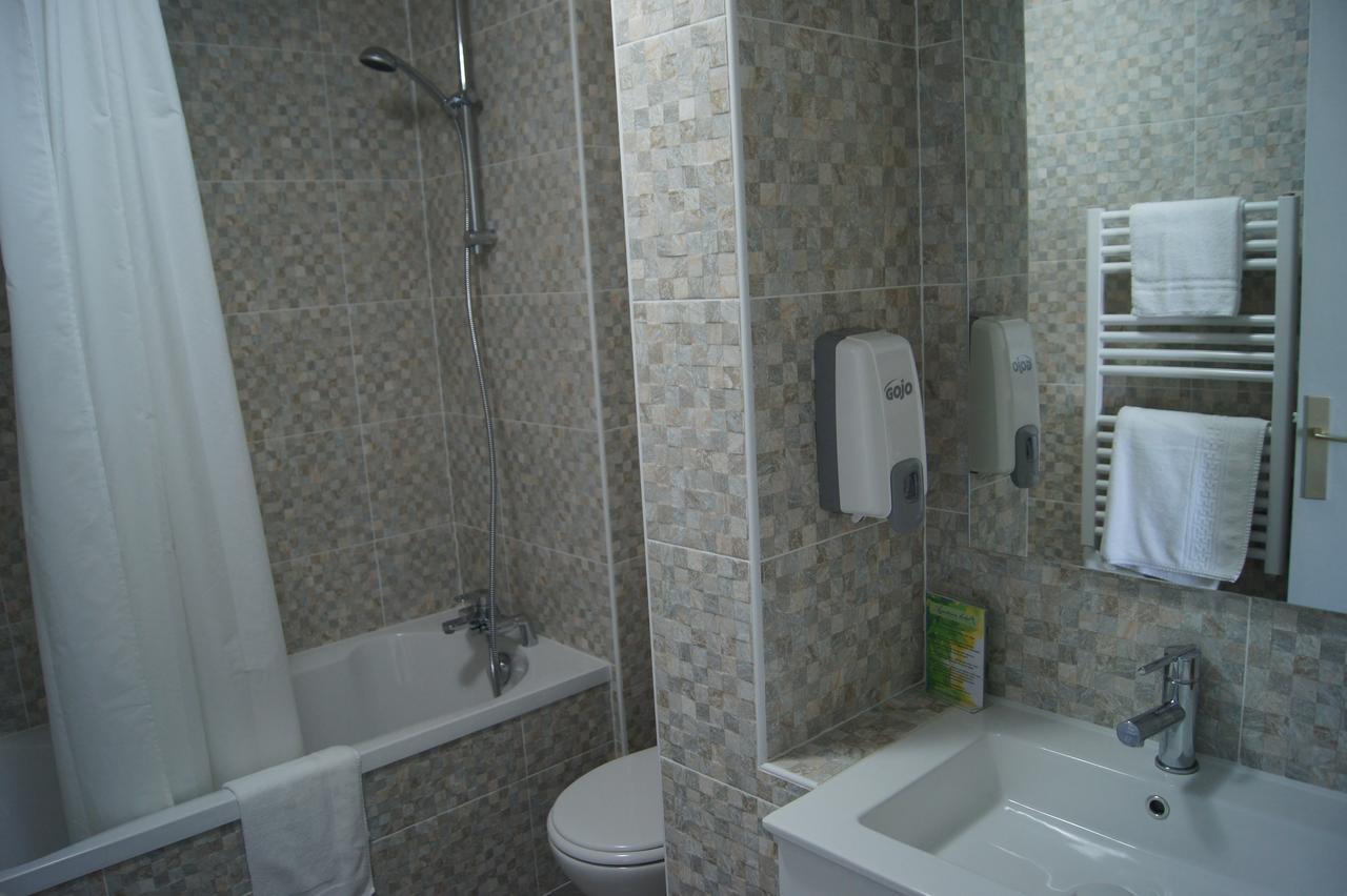 Hotel Aquitain Gare Saint-jean 2*