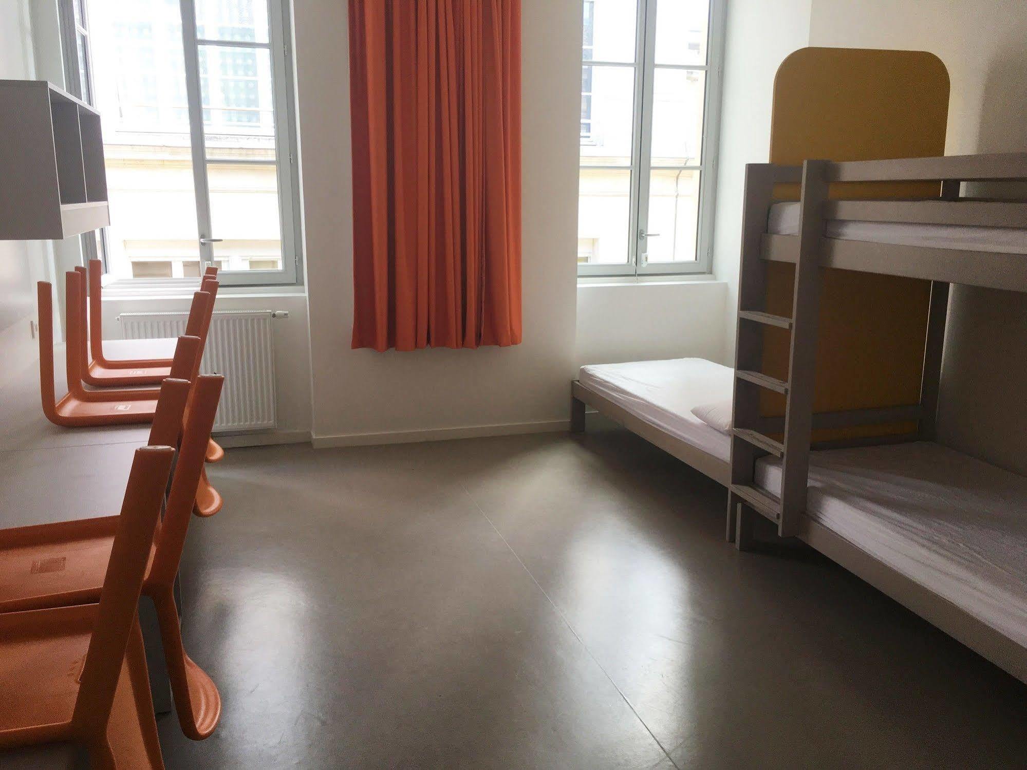 Hostel S'cool Centre *