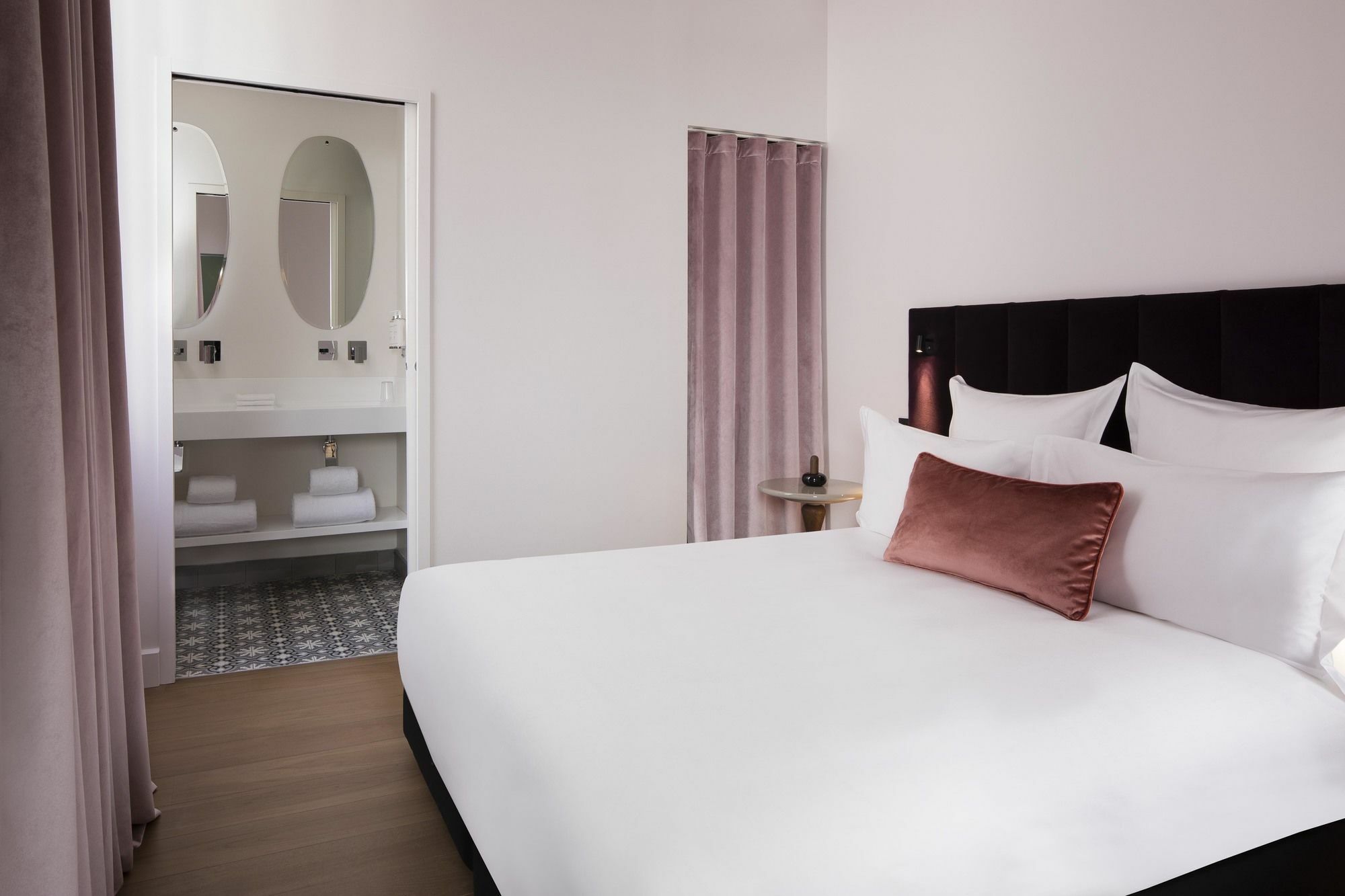 Cardinal Centre Hotel 3*
