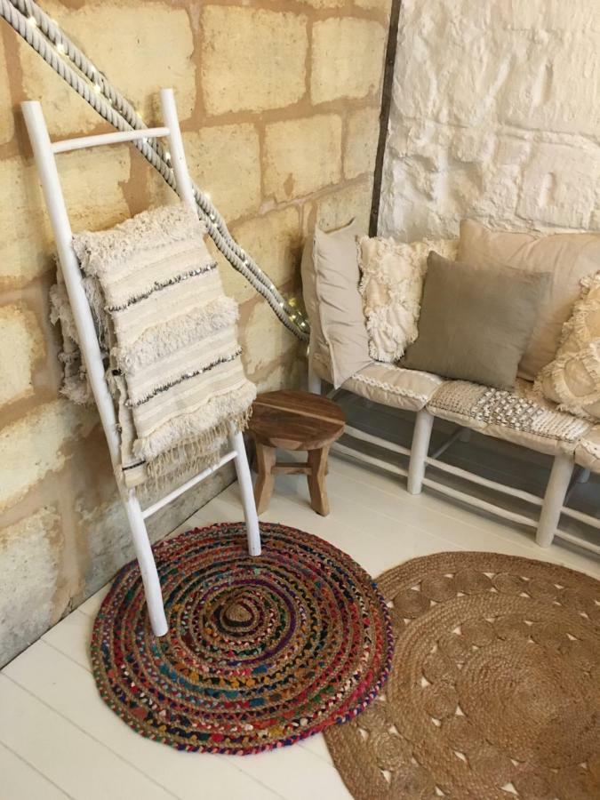 Mirmont Greek Style Appartement