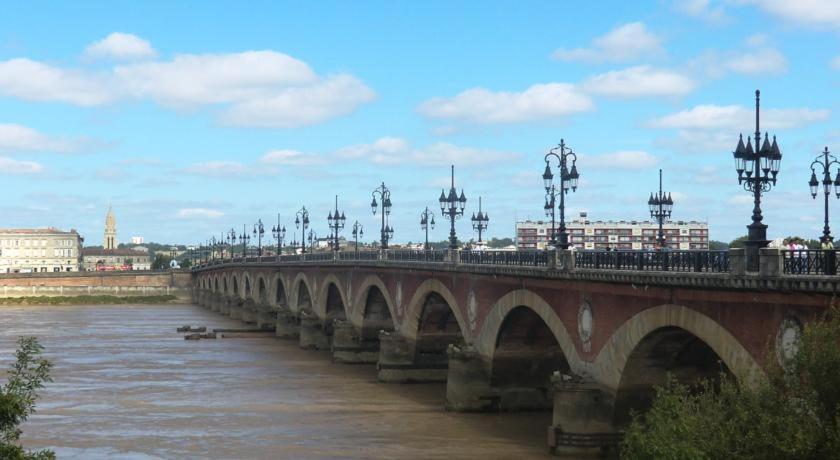 Quai Bourgeois * Burdeos