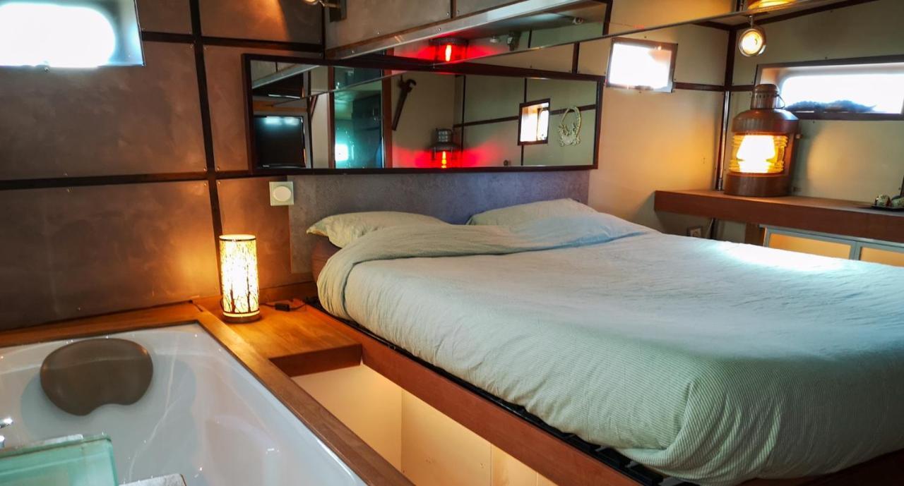 Botel Bateau Love Boat 3*