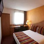 Kyriad Bordeaux Le Lac
