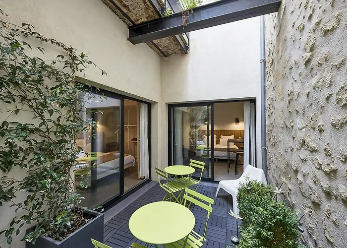 Amicalement Hote