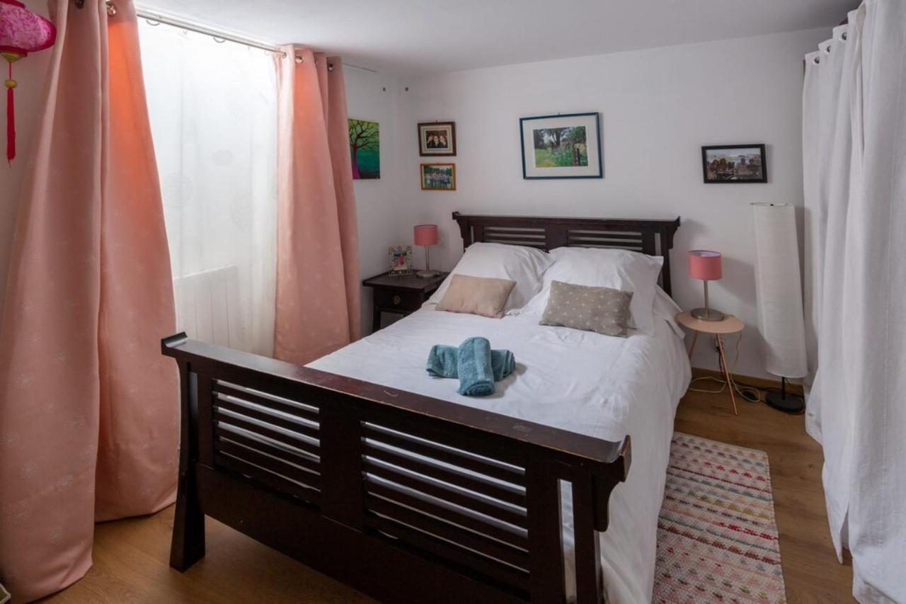 Furnished Near Palais De La Justice With 2 Bedrooms & A Garden Apartment