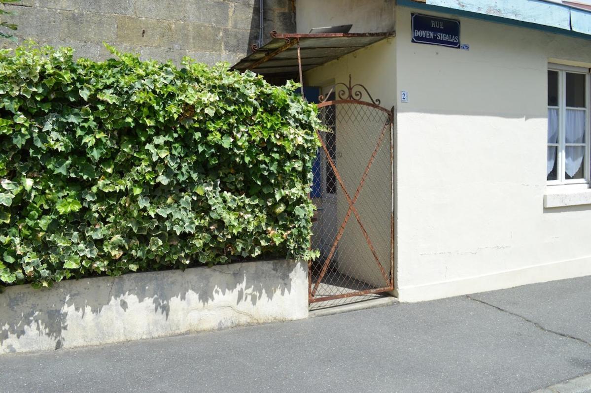 Hébergement de vacances Little House With Small Courtyard *
