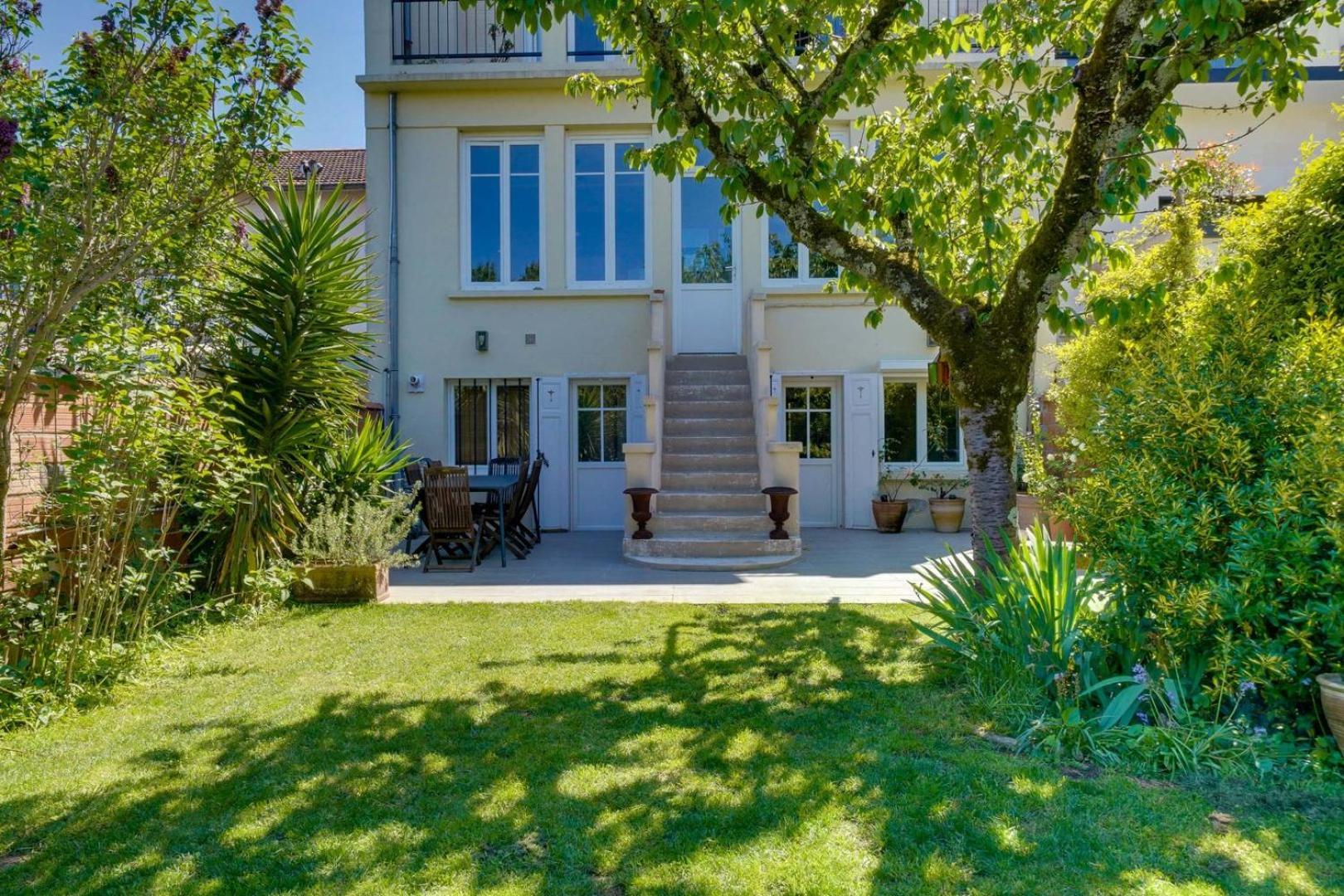 Holiday home Tres Belle Maison Avec Piscine Et Jardin *