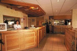 Kyriad Le Lac Hotel 2*