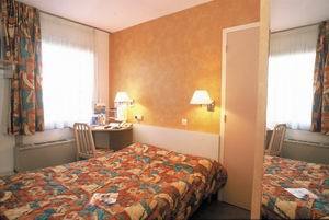 Hotel Kyriad Le Lac