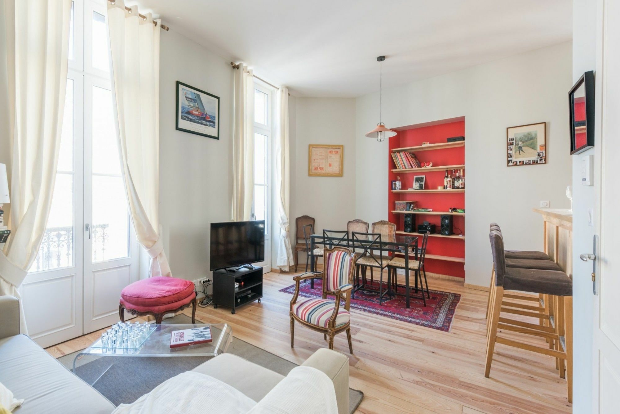 We - Cours Portal Apartment