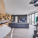 Spacious Bordeaux Family Home With Swimming Pool