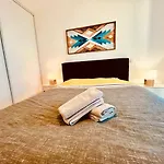 Charming T2 With Open Views, Heart Of Chartrons